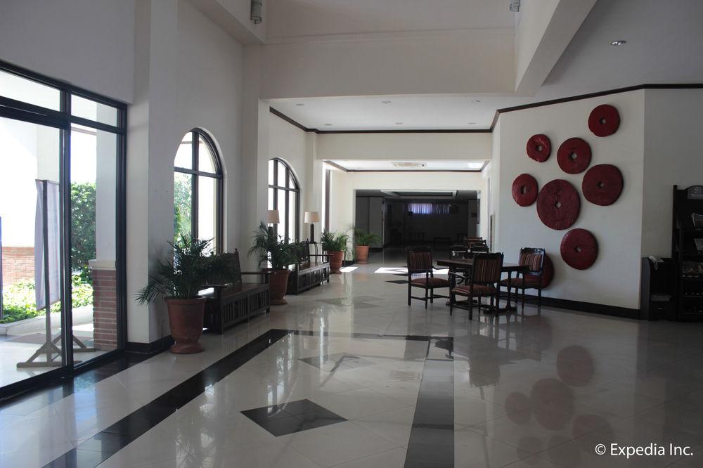 Ilocos Norte Hotel & Convention Center Laoag Bagian luar foto