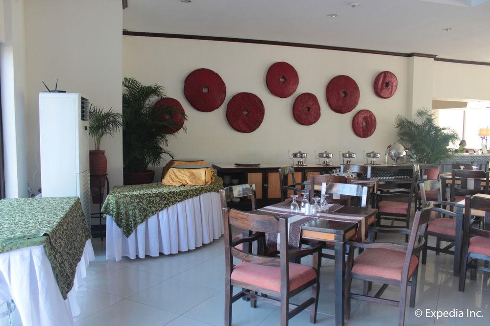 Ilocos Norte Hotel & Convention Center Laoag Bagian luar foto