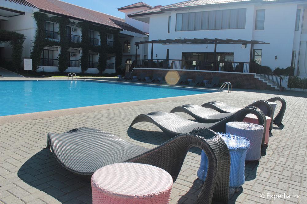 Ilocos Norte Hotel & Convention Center Laoag Bagian luar foto