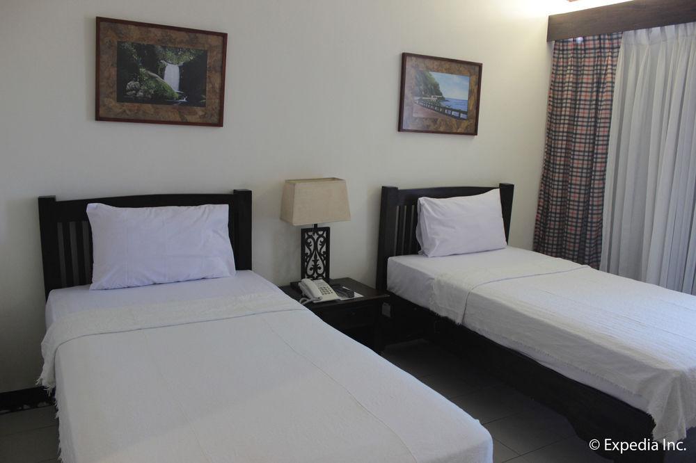 Ilocos Norte Hotel & Convention Center Laoag Bagian luar foto