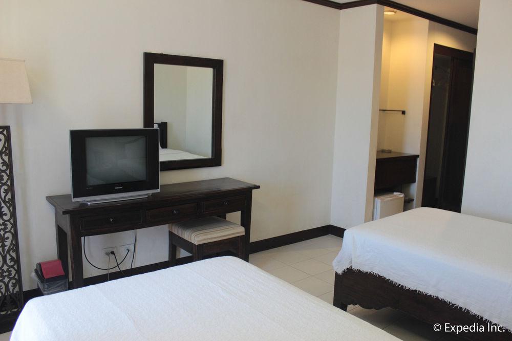 Ilocos Norte Hotel & Convention Center Laoag Bagian luar foto