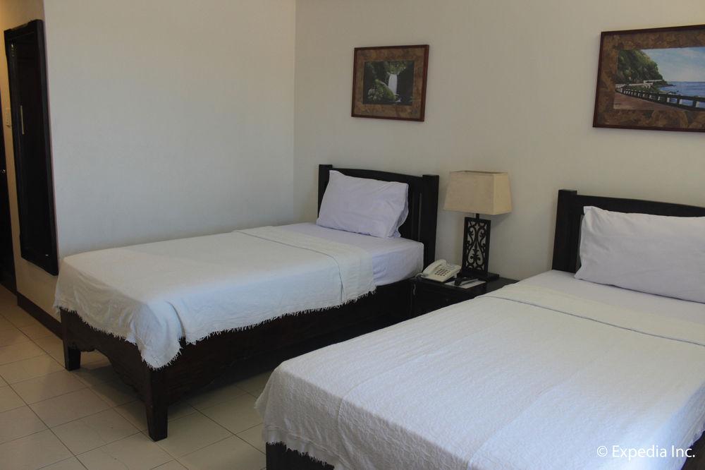 Ilocos Norte Hotel & Convention Center Laoag Bagian luar foto
