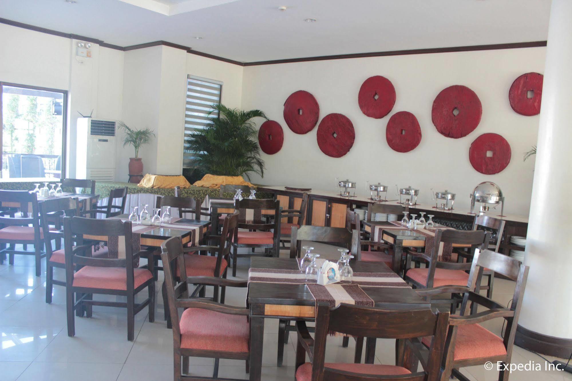 Ilocos Norte Hotel & Convention Center Laoag Bagian luar foto