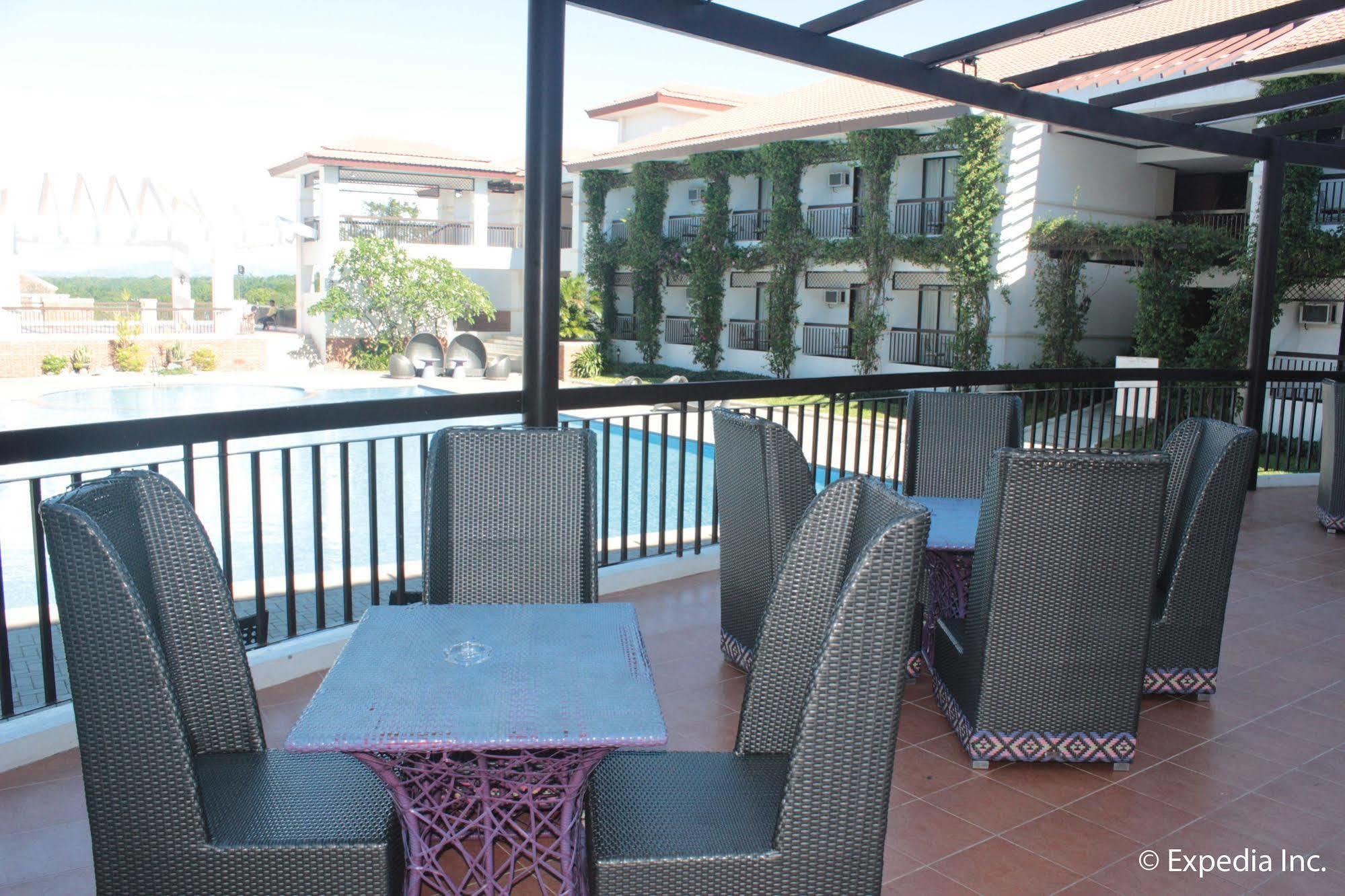 Ilocos Norte Hotel & Convention Center Laoag Bagian luar foto