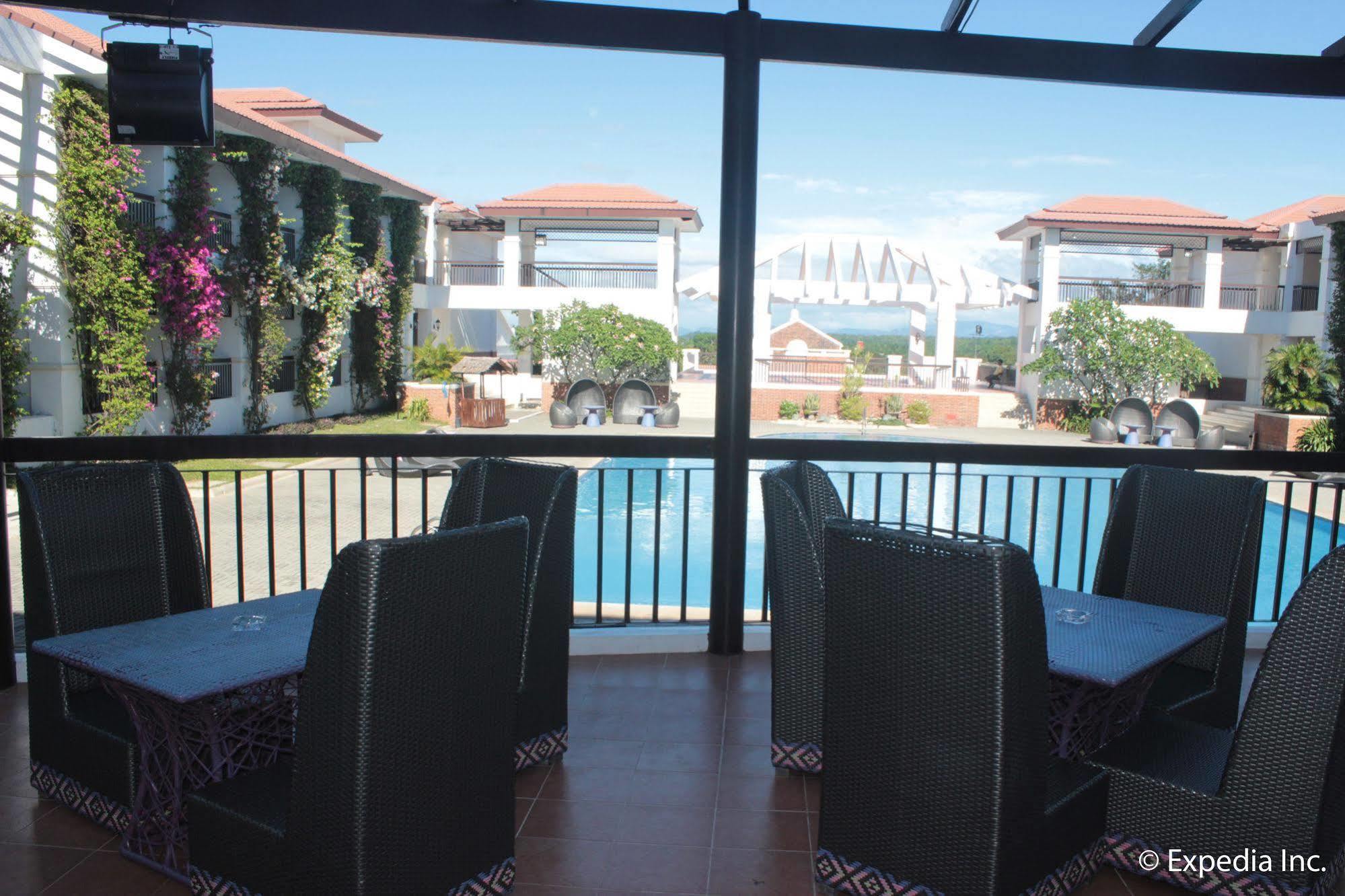 Ilocos Norte Hotel & Convention Center Laoag Bagian luar foto