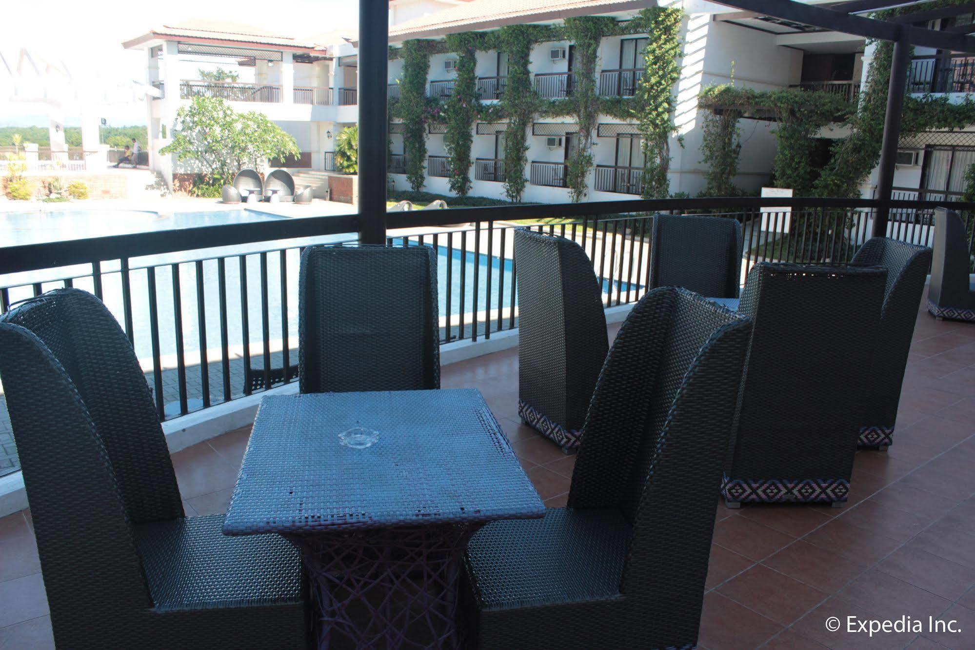 Ilocos Norte Hotel & Convention Center Laoag Bagian luar foto