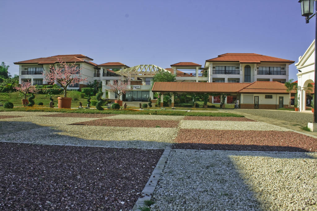 Ilocos Norte Hotel & Convention Center Laoag Bagian luar foto