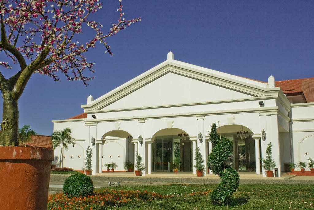 Ilocos Norte Hotel & Convention Center Laoag Bagian luar foto