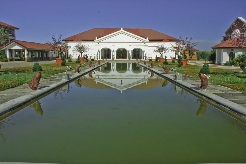 Ilocos Norte Hotel & Convention Center Laoag Bagian luar foto