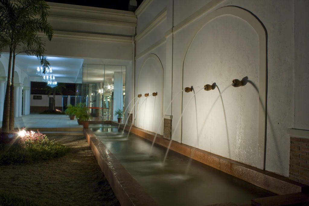 Ilocos Norte Hotel & Convention Center Laoag Bagian luar foto