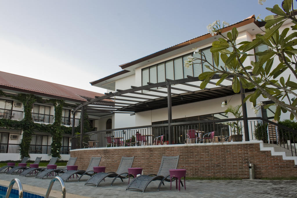 Ilocos Norte Hotel & Convention Center Laoag Bagian luar foto