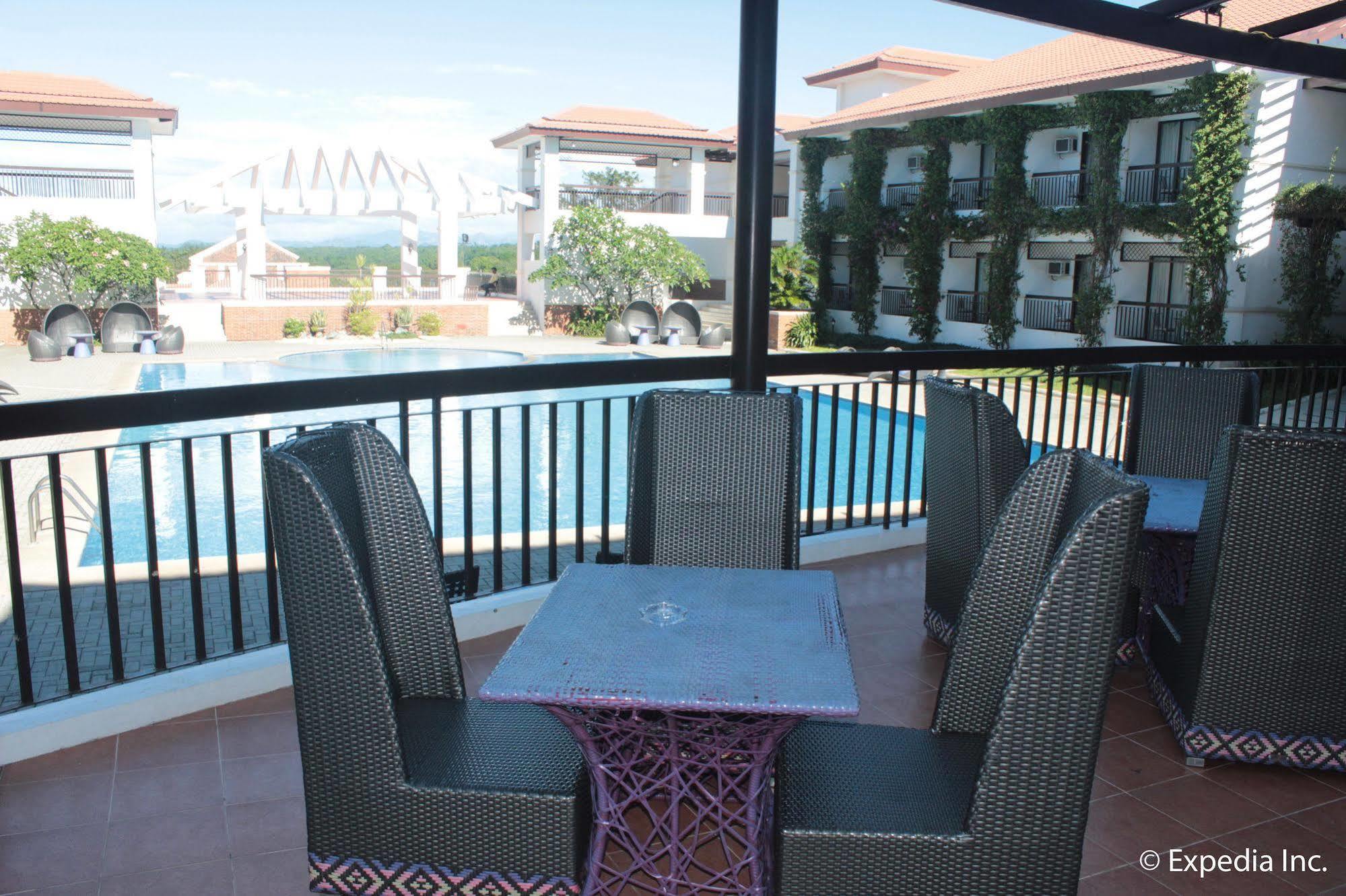 Ilocos Norte Hotel & Convention Center Laoag Bagian luar foto