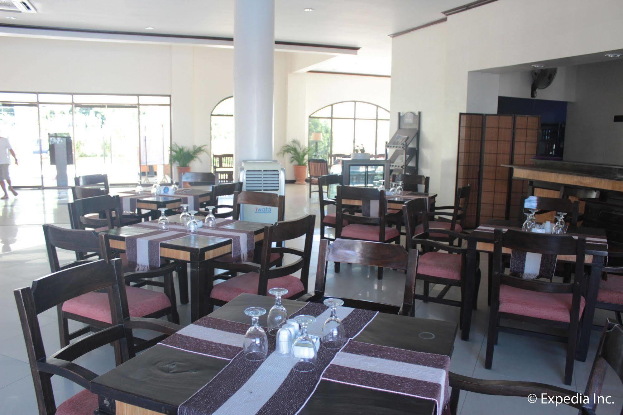 Ilocos Norte Hotel & Convention Center Laoag Bagian luar foto