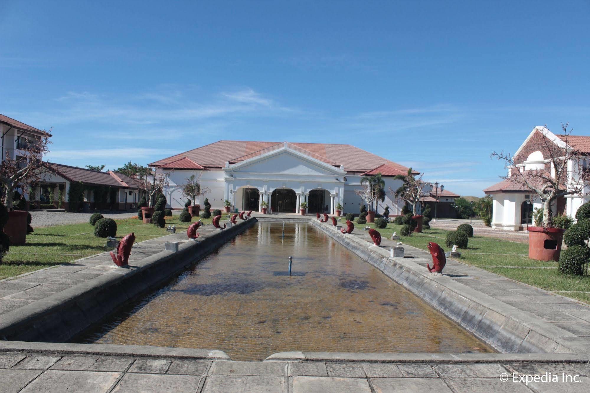 Ilocos Norte Hotel & Convention Center Laoag Bagian luar foto